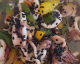 Foto langkah ke 4 dari resep Oseng Cumi Pedas Wijen Hitam.