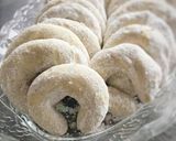 Mandulás hókifli, a megunhatatlan nasi :-) recept fázis 4 fotója