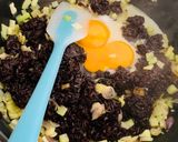 Hình bước làm 3 của món Cơm chiên thập cẩm