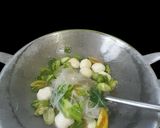 Foto langkah ke 4 dari resep Sup Oyong Bakso Ikan.