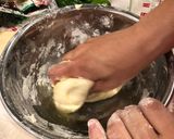 Hình bước làm 4 của món Pizza của anh xã (có video trong bước làm)