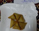 A picture of step 3 of Yummy chicken one bite samosas.