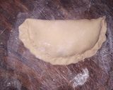 गुळाची करंजी (gulachi karanji recipe in marathi) रेसिपी स्टेप 5 फोटो 