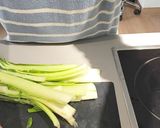 Foto del paso 4 de la receta: Guardia civiles con chaquetones Rápidos (garbanzos con acelgas)
