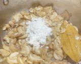 கிரீம் ஆப் மஷ்ரூம் சூப் (Cream of mushroom soup) ரெசிபி ஸ்டேப் 3 புகைப்படம்