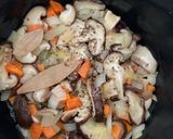 Gambar langkah 2 resipi Mushroom Soup (versi cendawan shiitake).