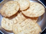 મેંદા ની ફરસી પૂરી (Maida Farsi Poori Recipe In Gujarati)