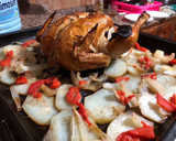 Foto del paso 9 de la receta: Pollo al horno con papas, cebolla y pimiento
