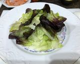 Foto del paso 1 de la receta: Ensalada de brotes salmón aguacate y aderezo VIDALIM