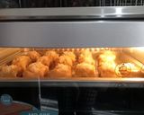 Foto langkah ke 6 dari resep Bolen Pisang Cokelat Keju.