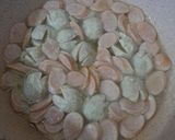 Foto langkah ke 2 dari resep Sayur Sop Sosis Bakso.