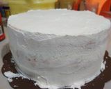 Foto langkah ke 5 dari resep Simple Drip Cake.