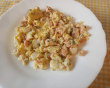 Foto del paso 8 de la receta: Revuelto de salmón fresco y gambas