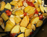 Foto del paso 3 de la receta: Patatas en airfryer con tomates cherry y cebolla