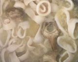Foto del paso 7 de la receta: Guisadito de calamar, galeras y langostinos (olor a viernes)