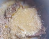 Foto del paso 3 de la receta: Matambre en olla. A la leche