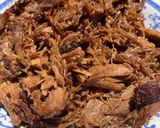 Foto del paso 1 de la receta: Hamburguesa de bondiola braseada a la barbacoa y cerveza