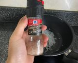 A picture of step 1 of Fried konjac rice.