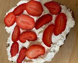 Foto del paso 4 de la receta: Bizcocho corazón relleno de nata y fresas