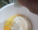 Foto langkah ke 2 dari resep Bolu kukus mekar merah putih.