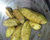 A picture of step 3 of Stuffed karele.