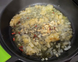 Foto del paso 3 de la receta: Tellinas, con cebolla caramelizada y sake