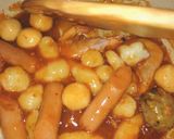 Hình bước làm 2 của món Tokbokki ngon xĩu