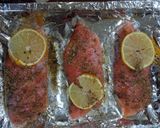 Foto langkah ke 2 dari resep Baked Lemon Butter Salmon.