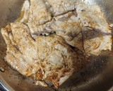 Foto del paso 4 de la receta: Pescado dorado al ajillo