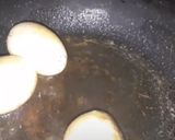 A picture of step 2 of Anda pulao.