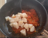 Foto del paso 5 de la receta: Arroz con vieiras y merluza