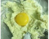 A picture of step 4 of Duchess potatoes.