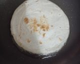 รูปขั้นตอนการทำที่ 1 ของ Fried tortilla with Scrambled Eggs ตอติญ่าทอดไส้ไข่คน