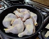 A picture of step 1 of Chicken Drumsticks Stew with Tomato and Sesame Seeds.