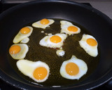 Foto del paso 3 de la receta: Pintxos de huevos de codorniz de mi casa