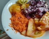 Foto del paso 1 de la receta: Ensalada🥙tibia de papa, zanahoria🥕tomate🍅cebolla🧅 aguacate🧅🍅🥕🥑