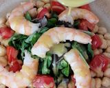 Foto del paso 7 de la receta: Ensalada de garbanzos y langostinos
