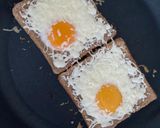 รูปขั้นตอนการทำที่ 3 ของ Cheesy Baked Egg Toast 😊