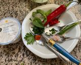 Une image de l'étape 1 de 🍶Sauce yaourt grec herbes 🌿 du jardin 🪏.
