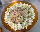 Une image de l'étape 12 de Salade de courgette, concombre, jambon blanc et feta.