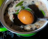 Foto langkah ke 3 dari resep Telur pindang batik.