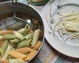 Foto del paso 5 de la receta: Fideos de color con manteca