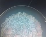 Foto del paso 2 de la receta Gulas con gambones al ajillo