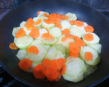 Foto del paso 2 de la receta: Arroz con calabacín y salsa de soja