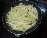 Foto del paso 2 de la receta: Chuletas de cerdo a la sartén con papas fritas