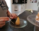 Une image de l'étape 8 de Poires pochées meringuées.