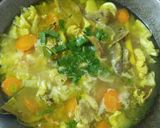 Foto langkah ke 4 dari resep Sop Ayam Kuah Kuning.