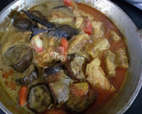 Foto langkah ke 4 dari resep Kepala Manyung Masak Santan (Mangut Ndas Manyung).