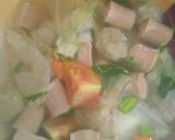 Foto langkah ke 8 dari resep Sayur bening kol sosis bakso.