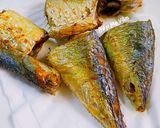 Hình bước làm 1 của món Hộp Cơm Vui Vẻ 3:(Cá nục chiên,đậu ve cà rốt xào,...)